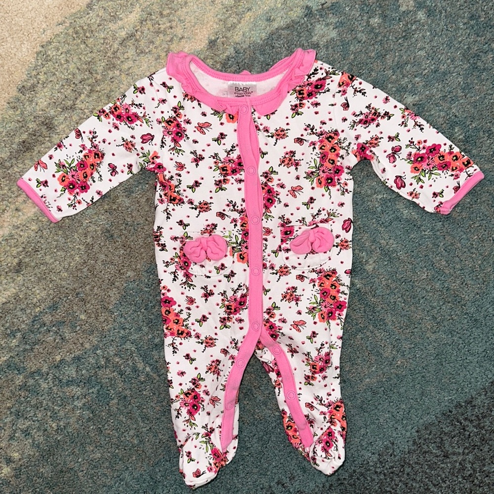 🏷️ 5 for $25 🏷️ 3 months girls onesie